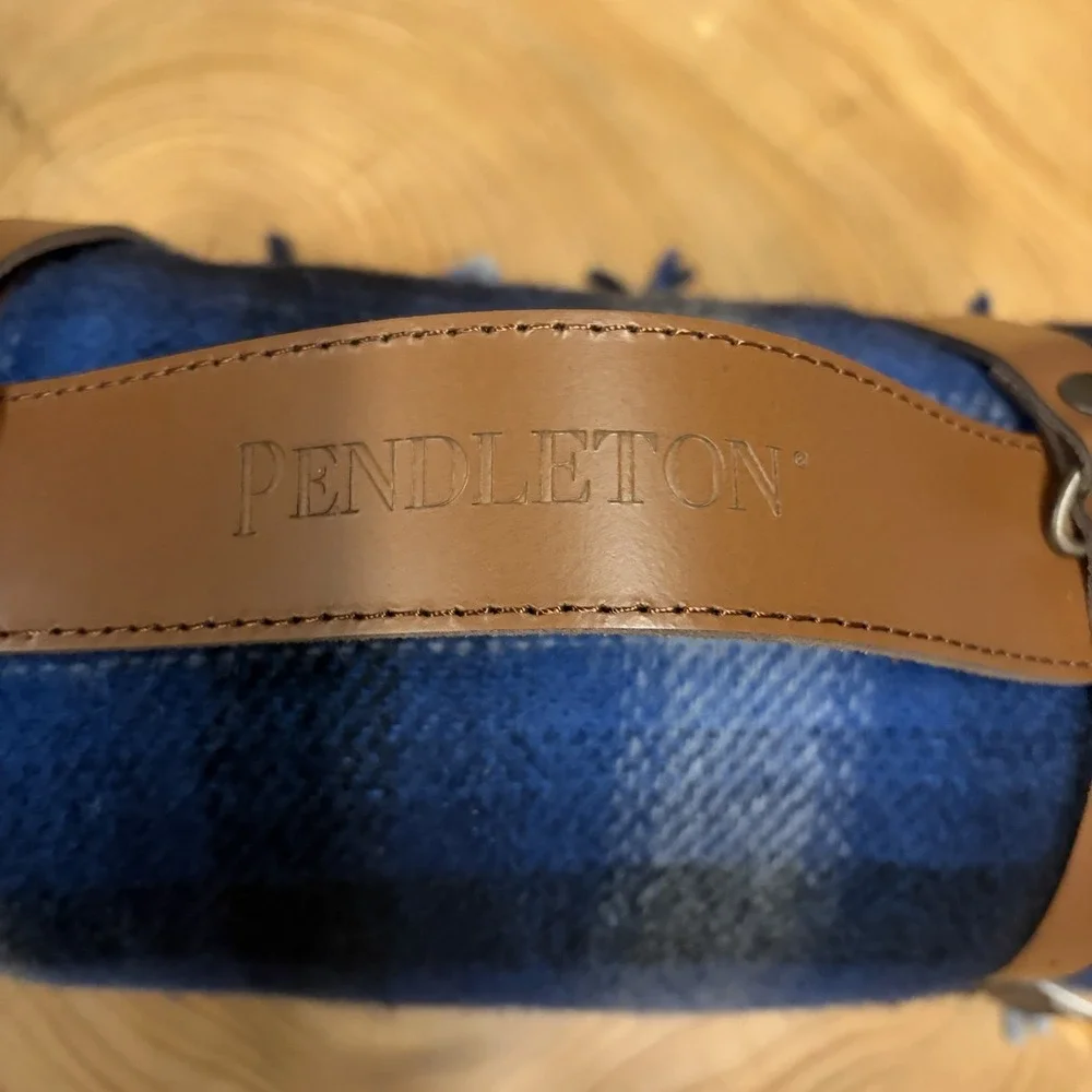 Pendleton Motor Robe Lassen Throw with Leather Carrier New with Tags Blue Ombré